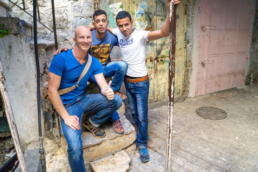 Making Friends while Travelling or Traveling